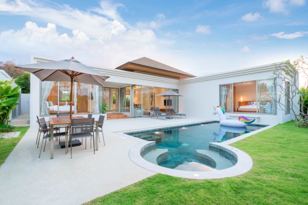 Cost of Pool Deck Pouring in Minneapolis